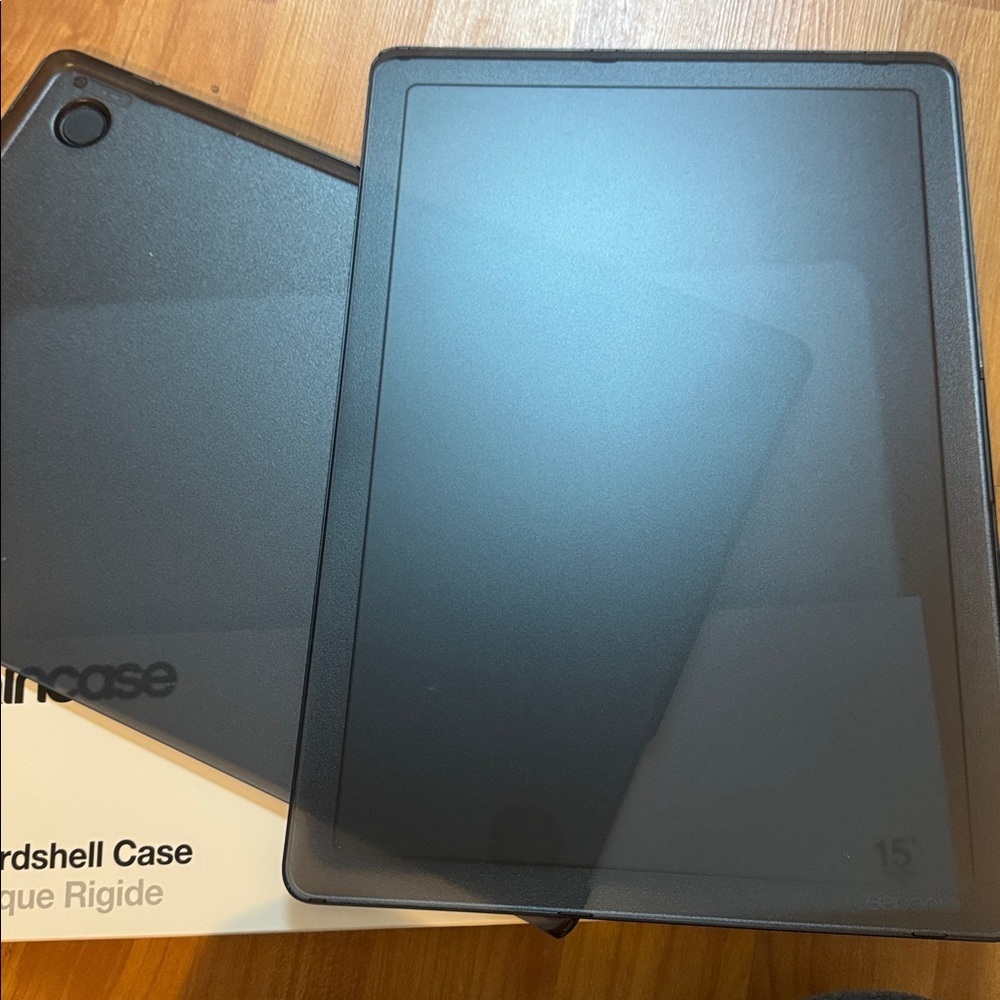NEW Incase Hardshell 2pc Case for a 15-inch MacBook Pro - Picture 4 of 4
